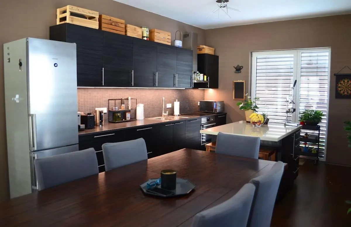 Stylish Penthouse Apartment With Large Balcony 프랑크푸르트